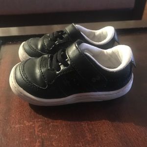 Toddler shoes size 4